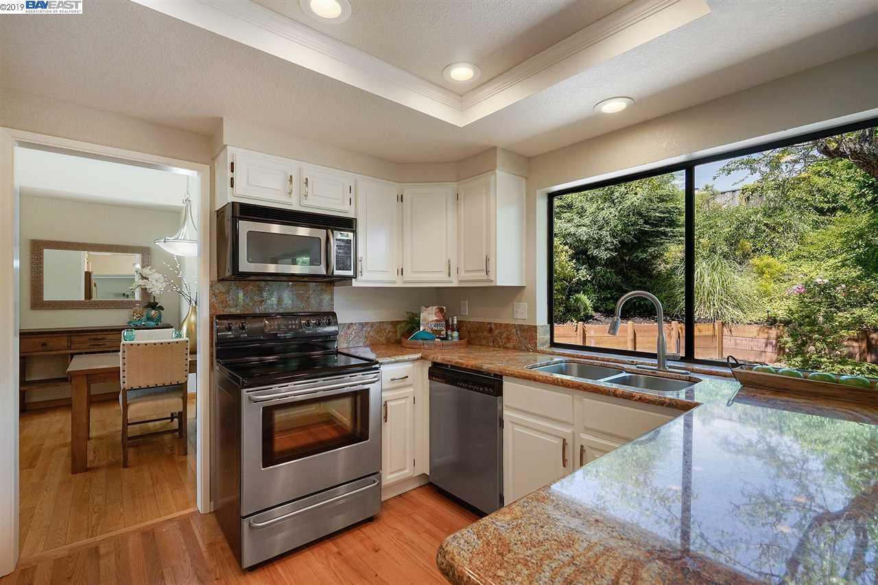 Building Photo - 5977 Skyfarm Dr