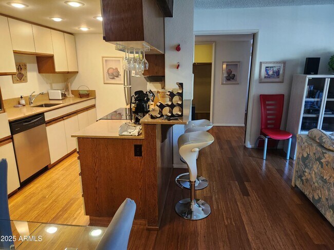 Building Photo - 7557 N Dreamy Draw Dr