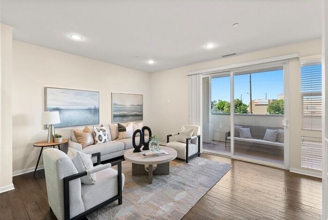 Building Photo - Superior Point