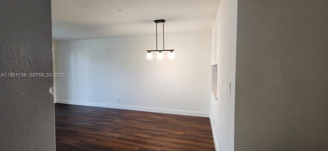 Building Photo - 2640 Garden Dr S