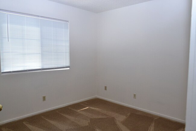Building Photo - COZY 2 BEDROOM AND 2 FULL BATH CONDO IN SP...