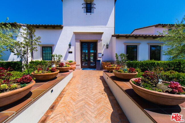 Building Photo - 10922 Mesa Ct