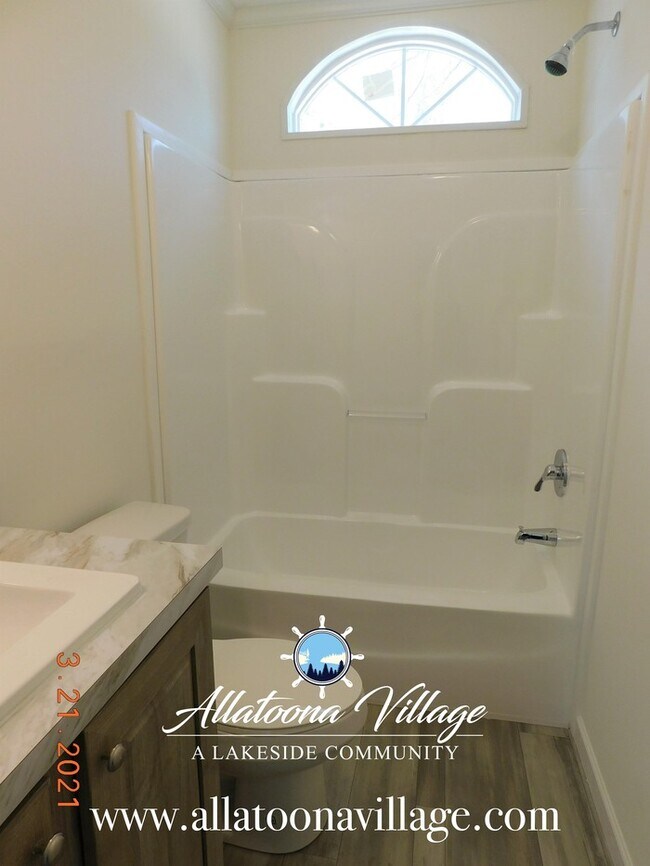 Building Photo - 3BR/2Bth w/ Lake Access and Pet Friendly i...