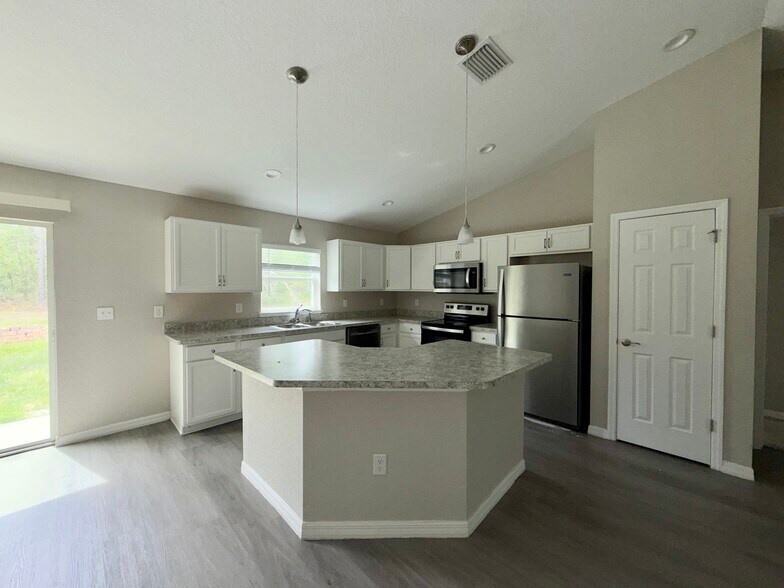 Building Photo - 853 Marion Oaks Mnr