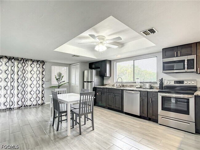 Building Photo - 5000 SW 16th Pl