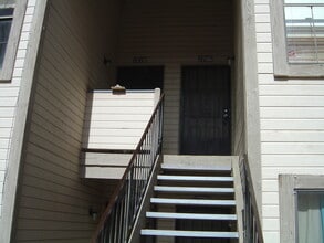 Building Photo - The Villages at Midvale Park 2/2 Condo with AC and all appliances