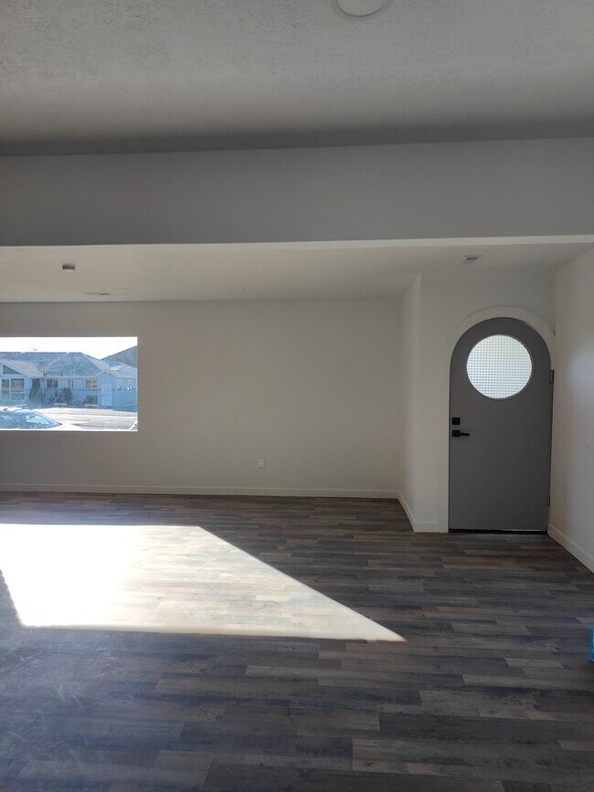 Building Photo - 8 N 100 E