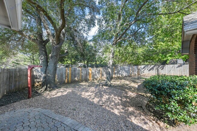 Building Photo - 8041 Flagstone St