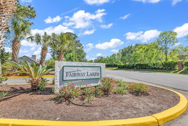 Building Photo - 4000 Fairway Lakes Dr