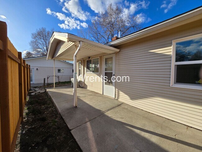 Building Photo - Newly Updated 1 Bed / 1 Bath Bungalow