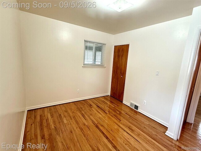 Building Photo - 5627 Clippert St