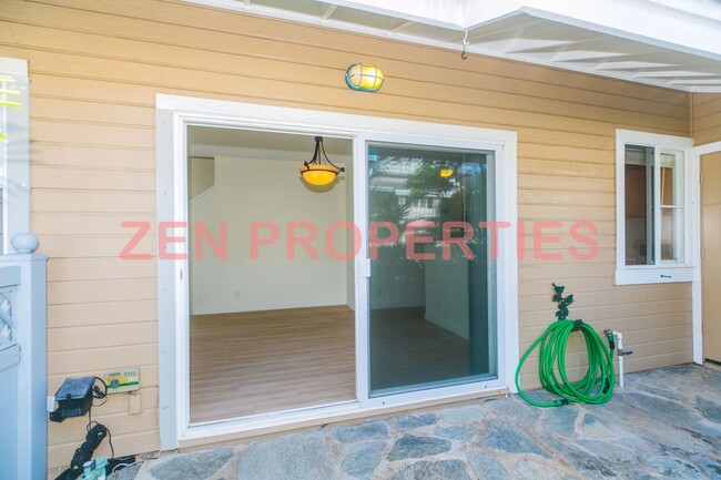 Building Photo - Lalea at Hawaii Kai- 3 bedroom, 2.5 bath t...