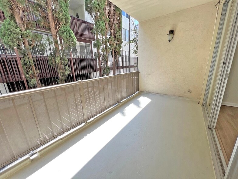 Building Photo - 6100 Buckingham Pkwy