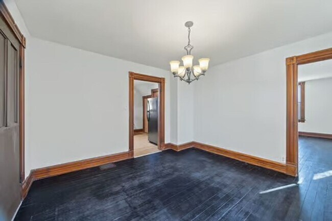 Building Photo - CHEVIOT:  Adorable 2+ bed 1.5 bath 2 story w 2 car garage