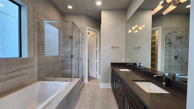 Building Photo - 5713 Larkin St