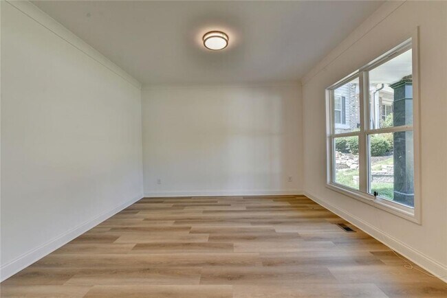 Building Photo - 9135 Fox Trail Ln
