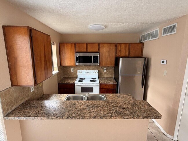 Building Photo - 7901 Cambridge St