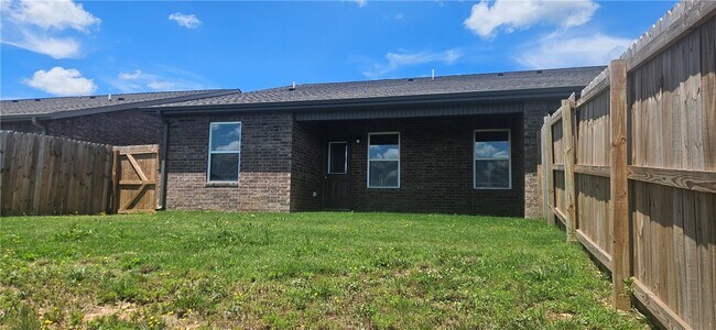 Building Photo - 509 NW 68th Ave