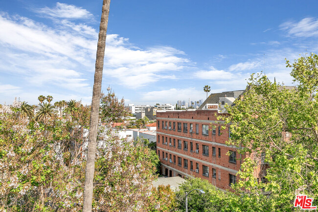 Building Photo - 815 N Las Palmas Ave