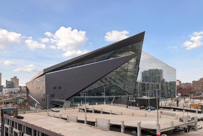 Building Photo - 250 Park Ave