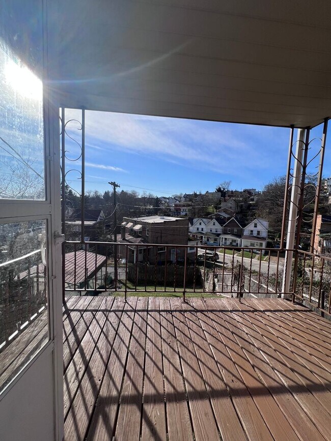 Building Photo - Updated 2BR 1 bath house for rent