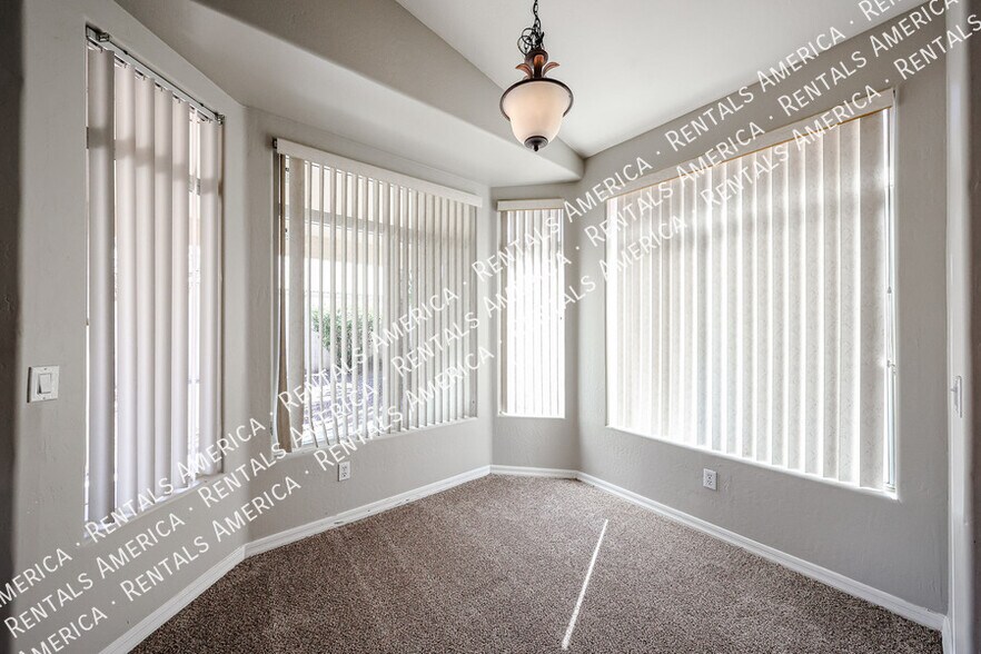 Building Photo - 13874 W Wilshire Dr