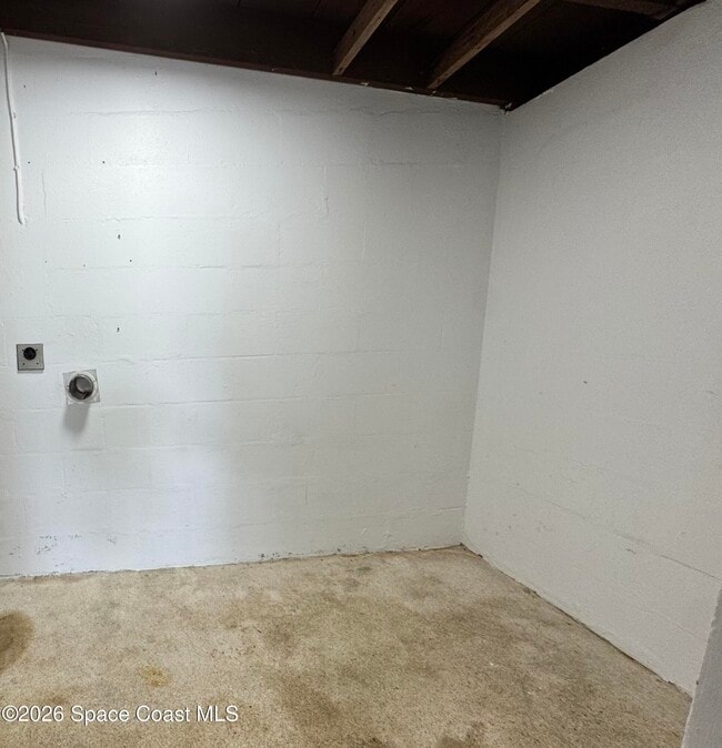 Building Photo - 39 Cedar Ave