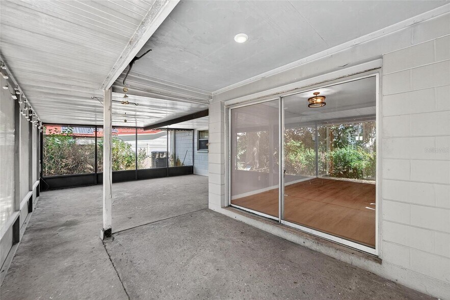 Building Photo - 1712 Village Ct