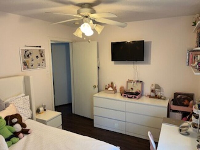 Building Photo - College Station - 3 bedroom / 2 bath / Gar...