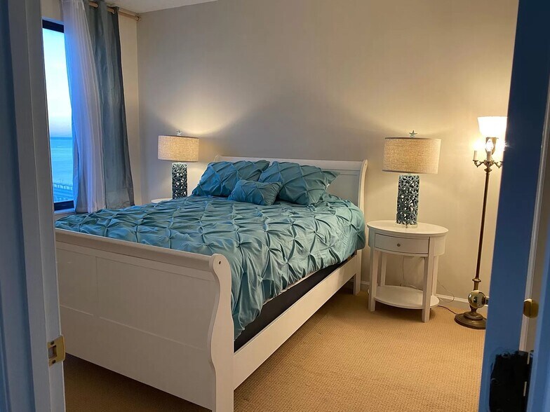 Building Photo - 7501 River Rd