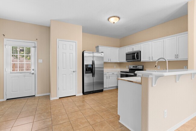 Building Photo - 6238 Cottage Pines Dr