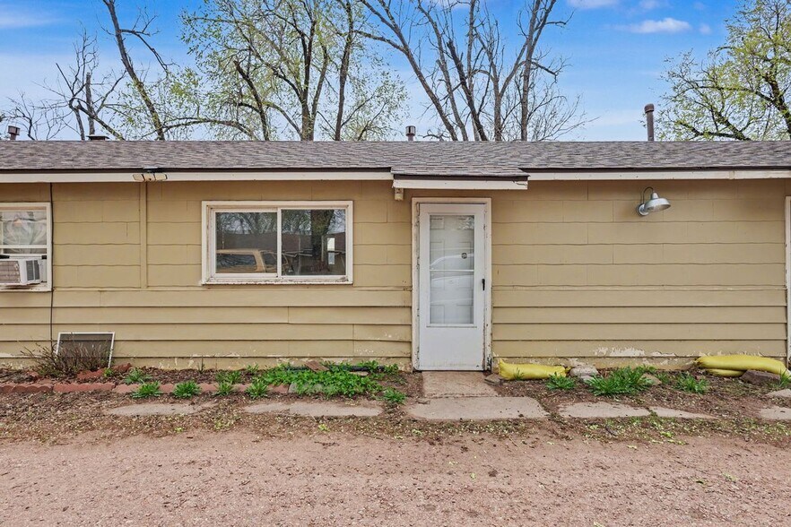 Building Photo - 207 N Santa Fe Ave