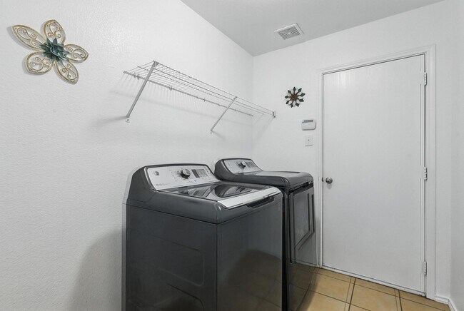Building Photo - 12629 Shady Cedar Dr