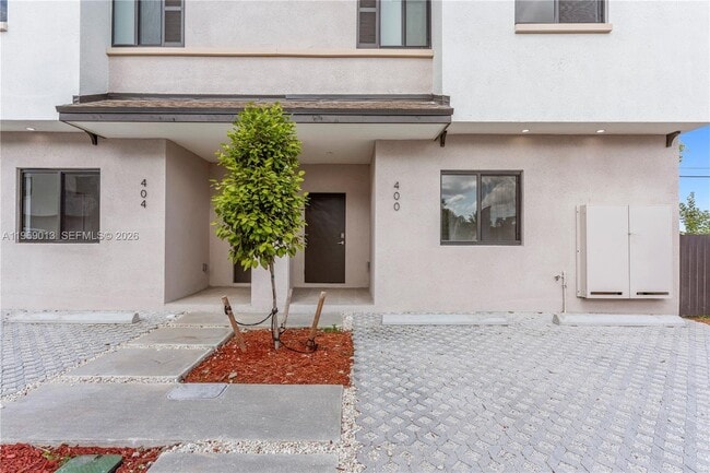 Building Photo - 400 SW 1st St