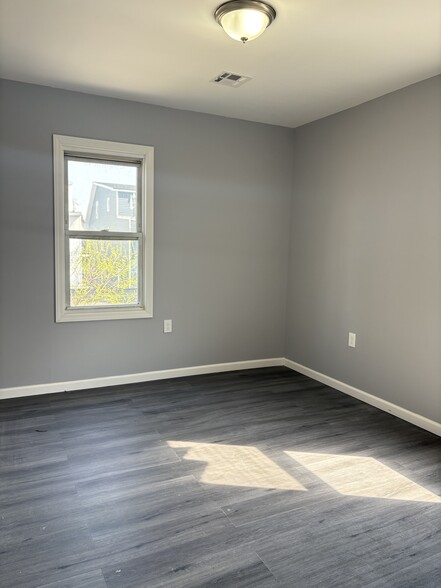 Building Photo - 128 Hobson St