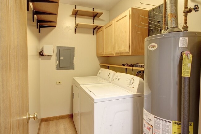 Building Photo - 1324 Post Oak Ct