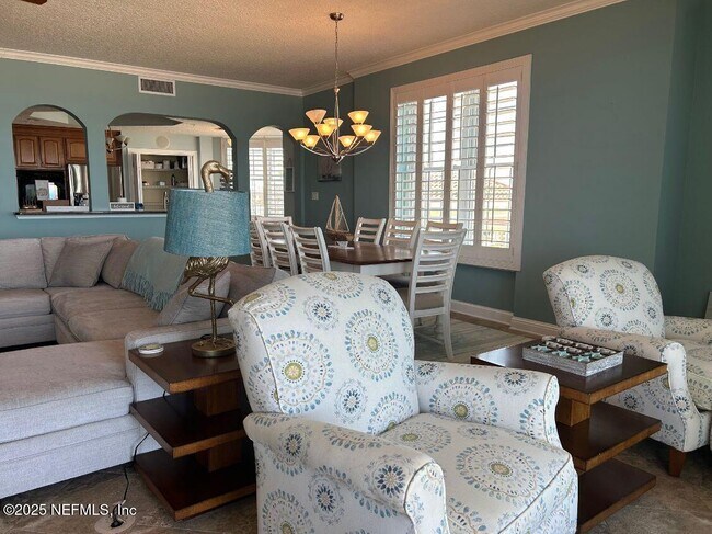 Building Photo - 110 S Serenata Dr