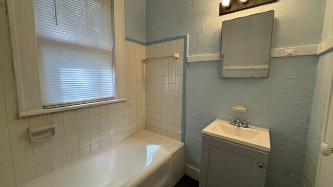 Building Photo - 516/518 Linwood Units