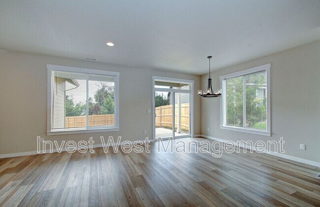Building Photo - 1651 52nd Ct