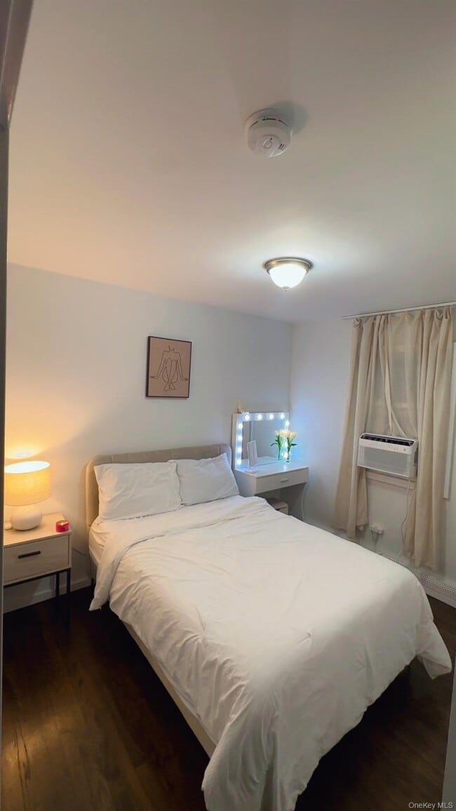 Building Photo - 160 Pacific St