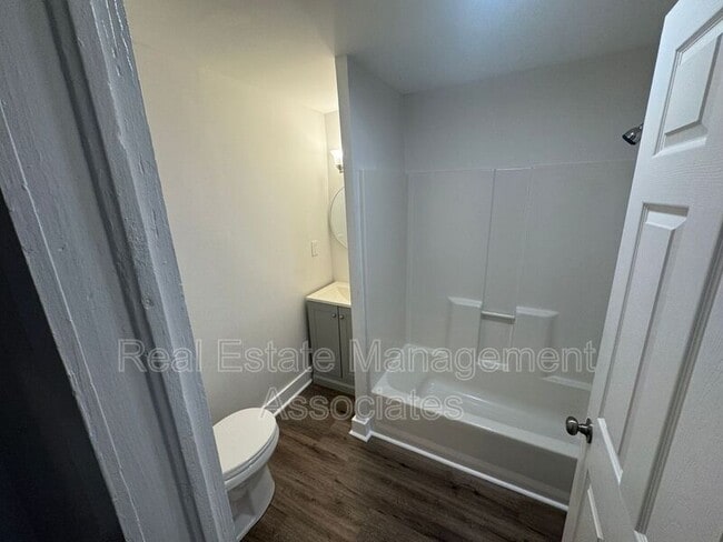 Building Photo - 525 N 8th St