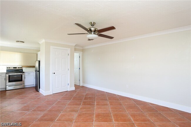 Building Photo - 2805 Shoreview Dr