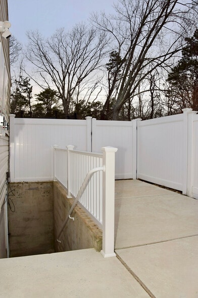 Outside - 55 Shadow Grove Ln