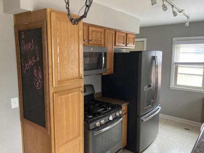 Building Photo - 4846 Birchwood Ln