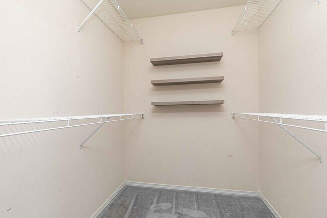 Building Photo - Updated 3-Bed, 2-Bath All-Brick Home for R...