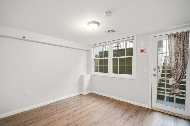 Building Photo - 34-40-40 48th St