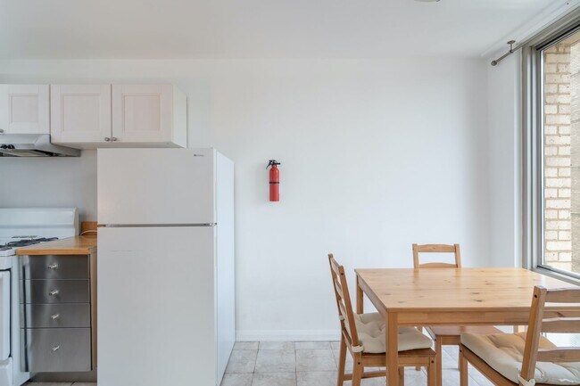 Building Photo - Sunny 2 BR at Claridge House Coop