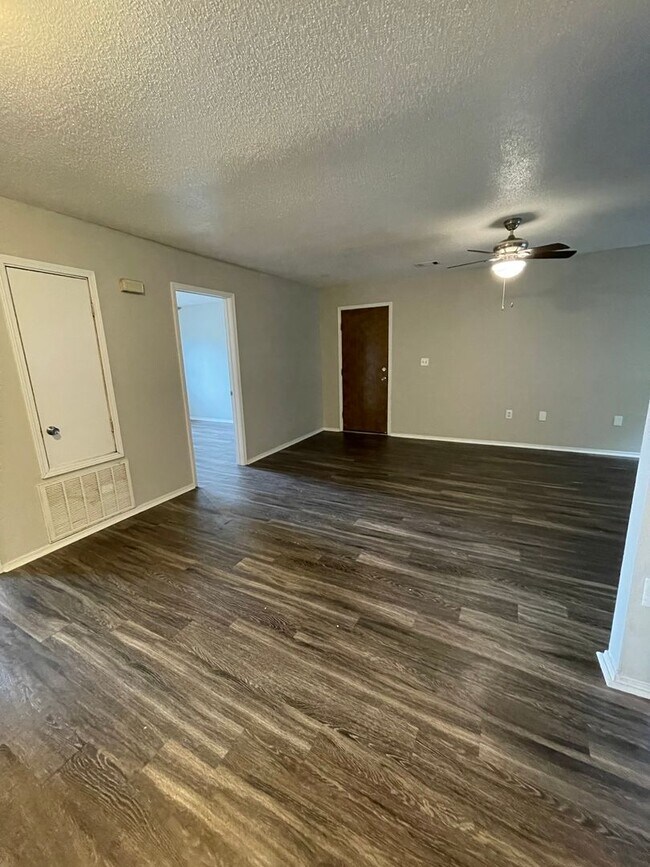 Building Photo - 1307-09 N. Arkansas duplex