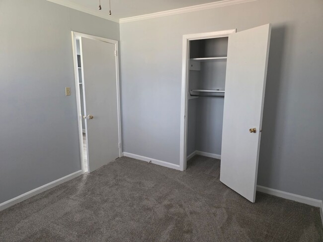 Building Photo - Cute 2 bedroom, 1 bath Duplex