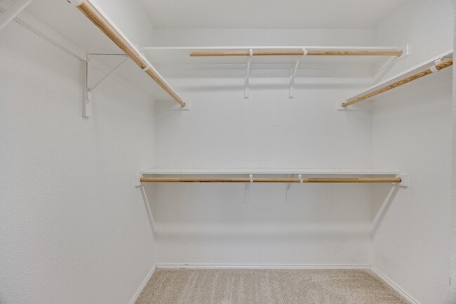 Building Photo - 2271 Fieldcrest Dr